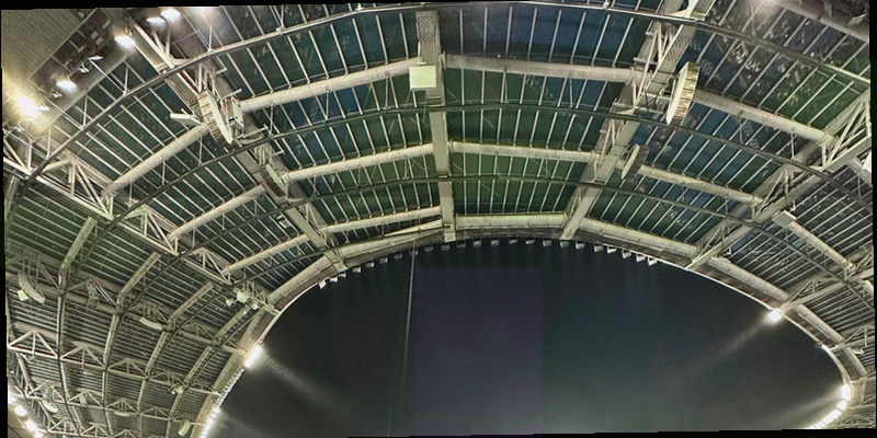 金色细线组成的加密锁轮廓